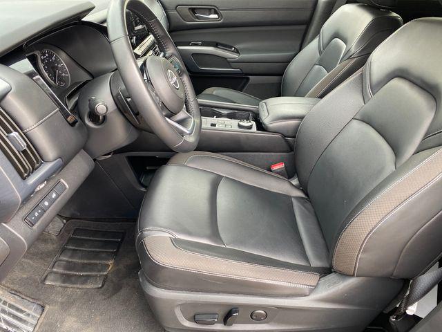2025 Nissan Pathfinder SL 4WD