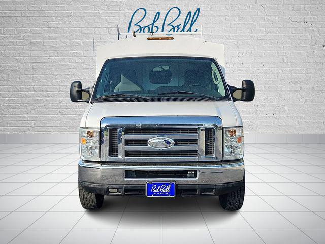 2015 Ford E-350 Cutaway Base