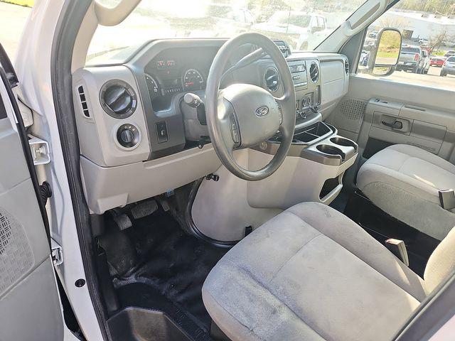 2015 Ford E-350 Cutaway Base