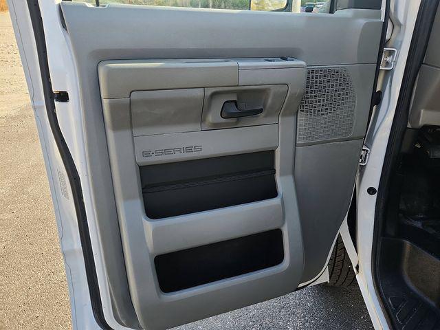 2015 Ford E-350 Cutaway Base