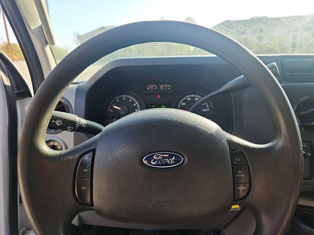 2015 Ford E-350 Cutaway Base