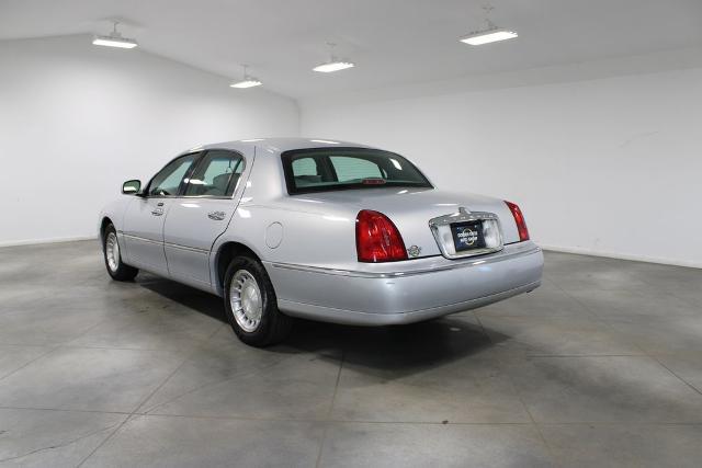 2002 Lincoln Town Car Executive
