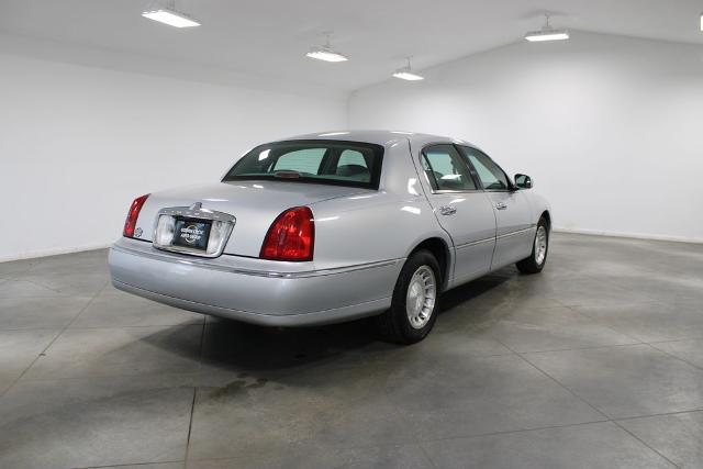 2002 Lincoln Town Car Executive