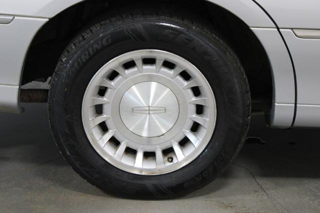 2002 Lincoln Town Car Executive