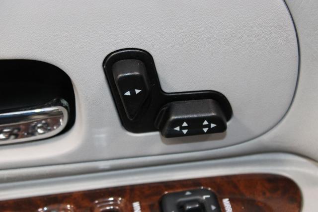2002 Lincoln Town Car Executive