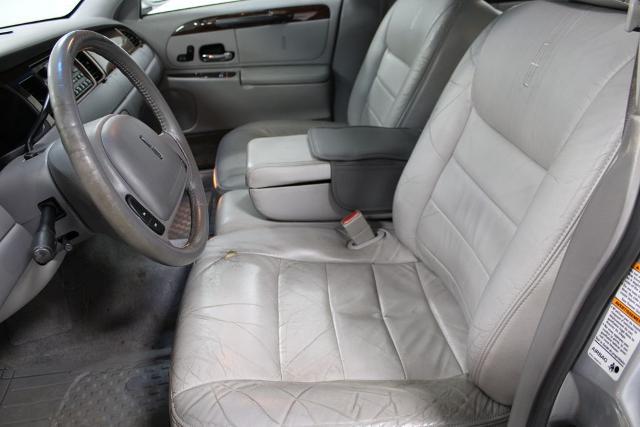 2002 Lincoln Town Car Executive