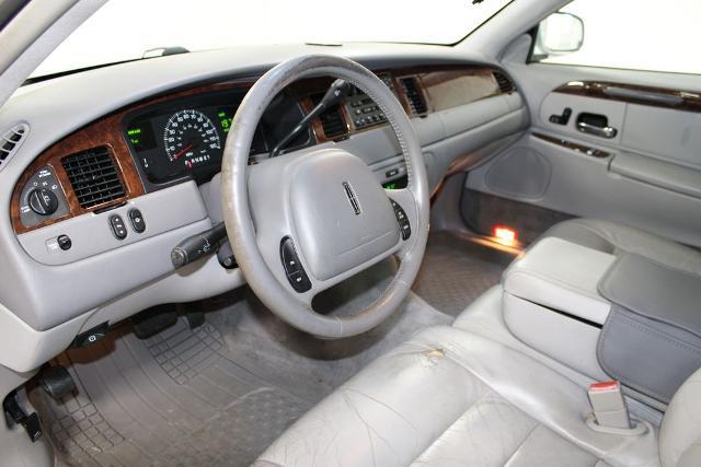 2002 Lincoln Town Car Executive
