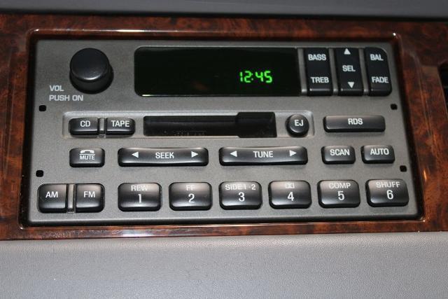 2002 Lincoln Town Car Executive