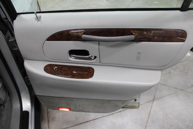 2002 Lincoln Town Car Executive