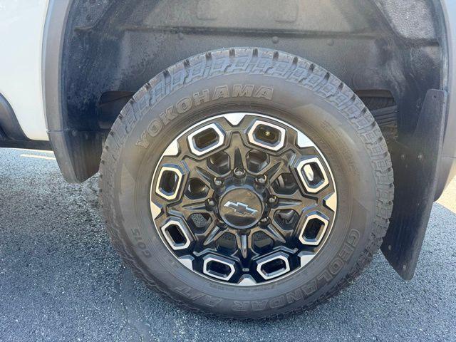 2024 Chevrolet Silverado 2500HD 4WD Double Cab Standard Bed Custom