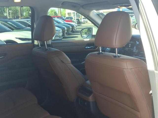 2024 Nissan Pathfinder Platinum FWD