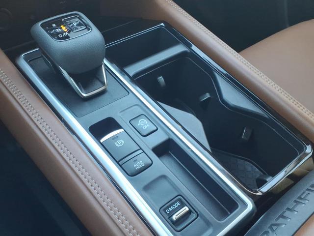 2024 Nissan Pathfinder Platinum FWD