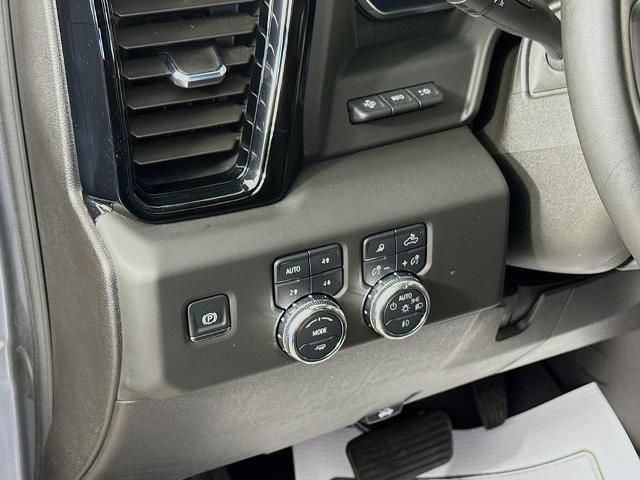 2025 GMC Sierra 2500HD 4WD Crew Cab Standard Bed AT4