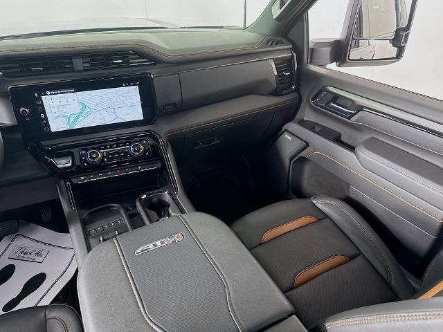 2025 GMC Sierra 2500HD 4WD Crew Cab Standard Bed AT4