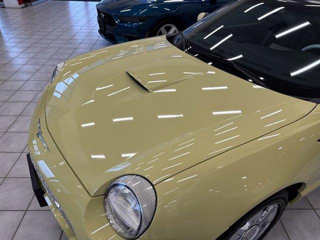 2005 Ford Thunderbird Base