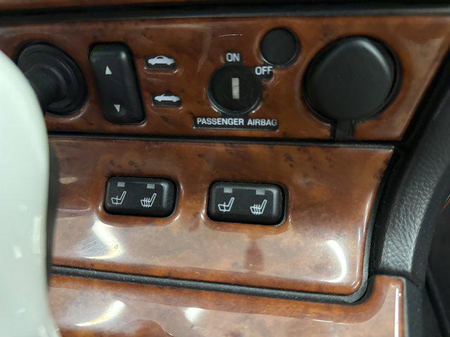 2005 Ford Thunderbird Base