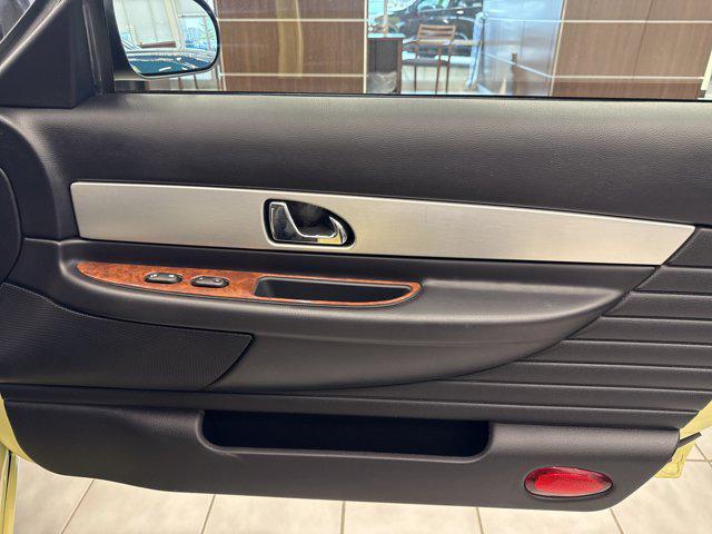 2005 Ford Thunderbird Base