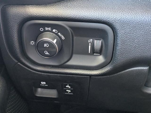2022 Ram 1500 Big Horn Crew Cab 4x4 5'7" Box