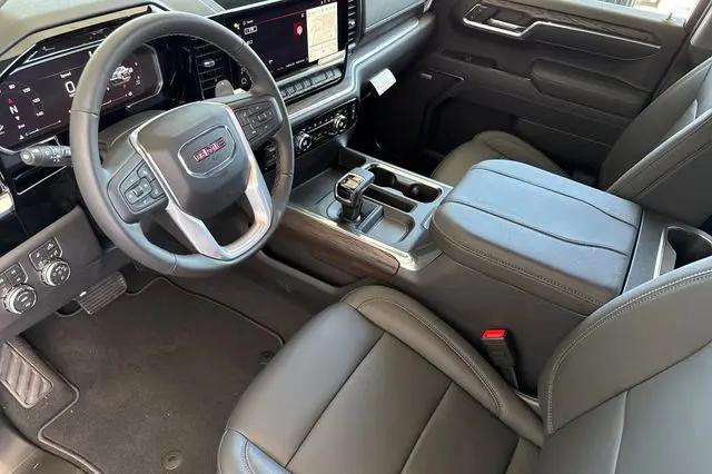 2026 GMC Sierra 1500 Crew Cab, Short Bed, SLT, 4WD