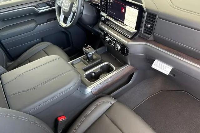 2026 GMC Sierra 1500 Crew Cab, Short Bed, SLT, 4WD
