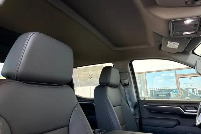 2026 GMC Sierra 1500 Crew Cab, Short Bed, SLT, 4WD