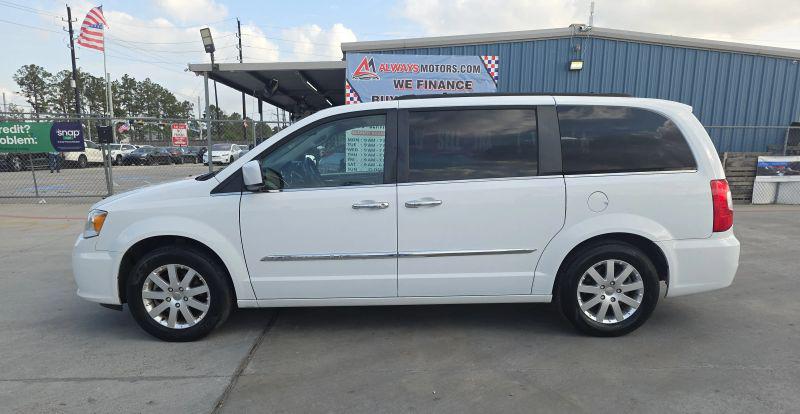 2016 Chrysler Town & Country Touring