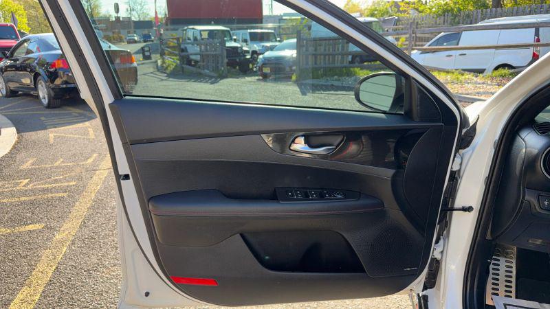2023 Kia Forte GT Manual