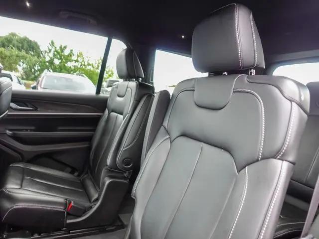 2025 Jeep Grand Cherokee L Limited 4x4