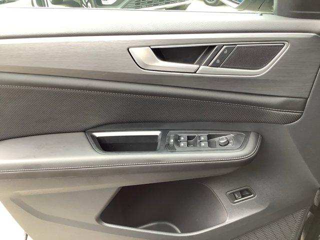 2026 Volkswagen Atlas Cross Sport SE with Technology