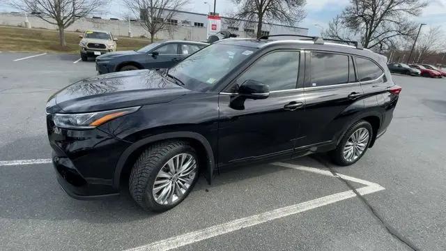 2023 Toyota Highlander Platinum