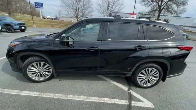 2023 Toyota Highlander Platinum