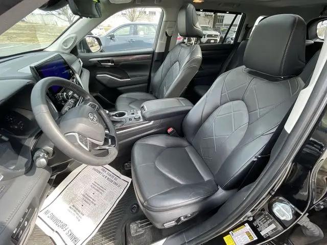 2023 Toyota Highlander Platinum