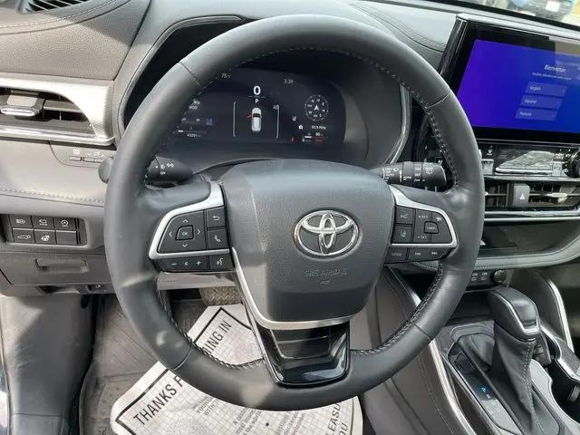 2023 Toyota Highlander Platinum