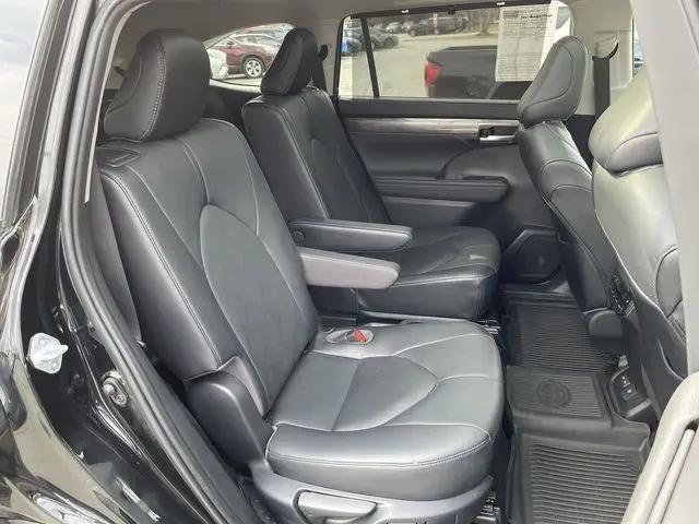 2023 Toyota Highlander Platinum