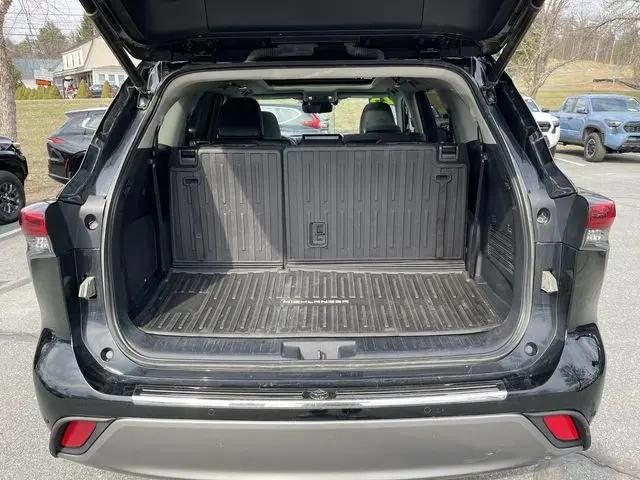 2023 Toyota Highlander Platinum