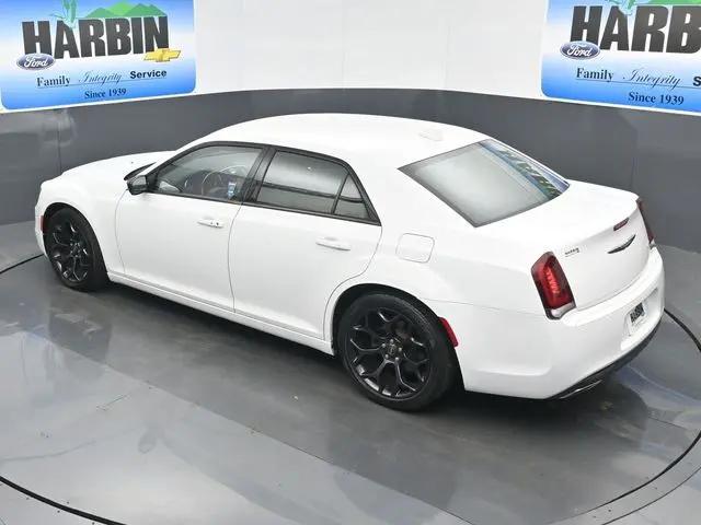 2019 Chrysler 300 Touring