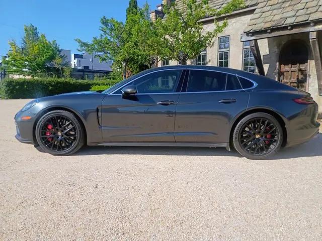 2017 Porsche Panamera Turbo