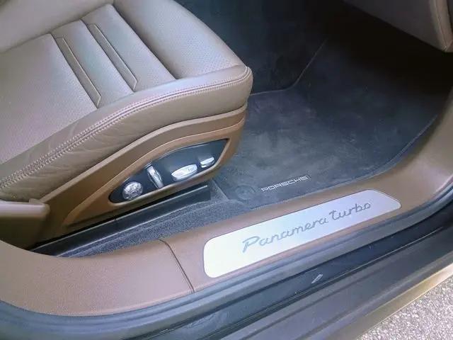 2017 Porsche Panamera Turbo