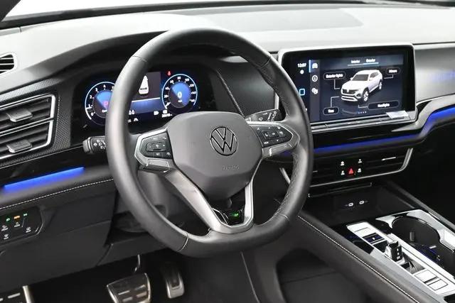 2025 Volkswagen Atlas Cross Sport 2.0T SEL Premium R-Line