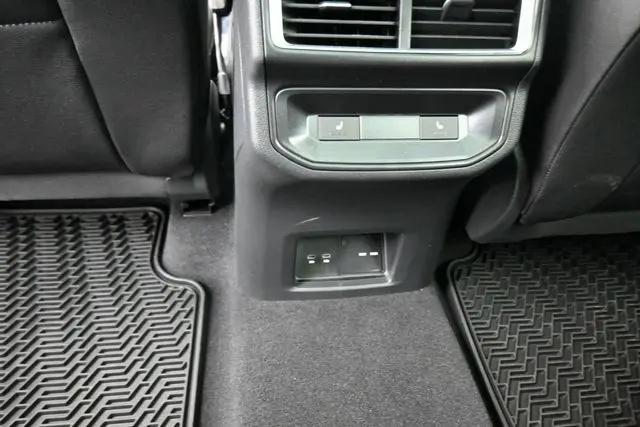 2025 Volkswagen Atlas Cross Sport 2.0T SEL Premium R-Line