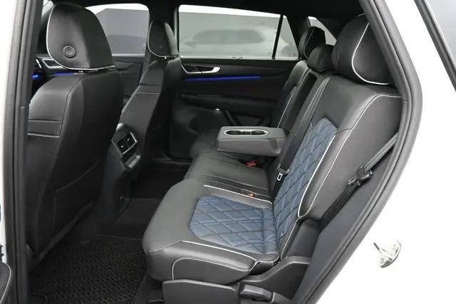 2025 Volkswagen Atlas Cross Sport 2.0T SEL Premium R-Line