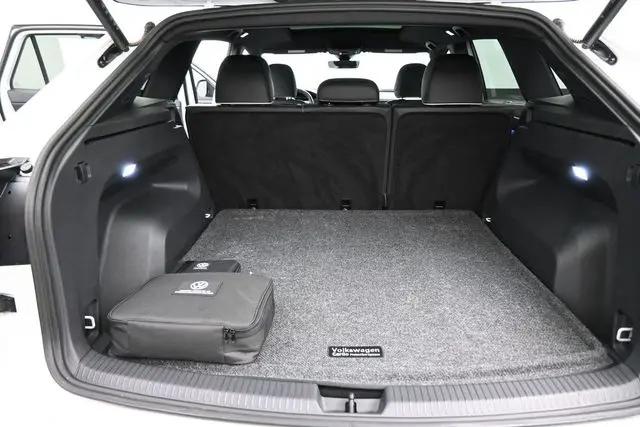 2025 Volkswagen Atlas Cross Sport 2.0T SEL Premium R-Line
