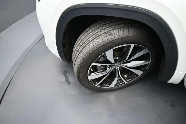 2025 Volkswagen Atlas Cross Sport 2.0T SEL Premium R-Line