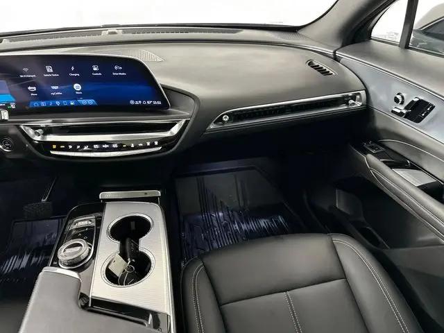2024 Cadillac iQ Tech w/1SA