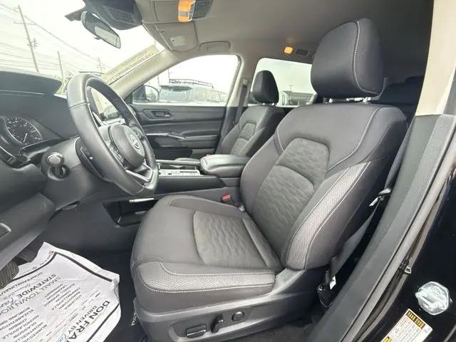 2025 Nissan Pathfinder SV FWD