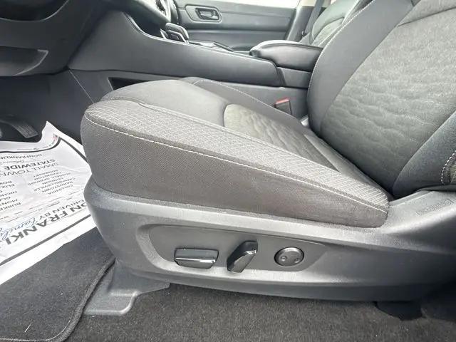 2025 Nissan Pathfinder SV FWD