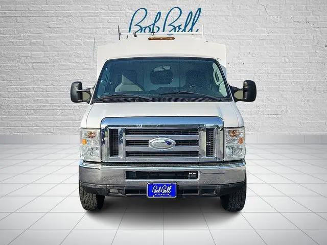 2015 Ford E-350 Cutaway E-350