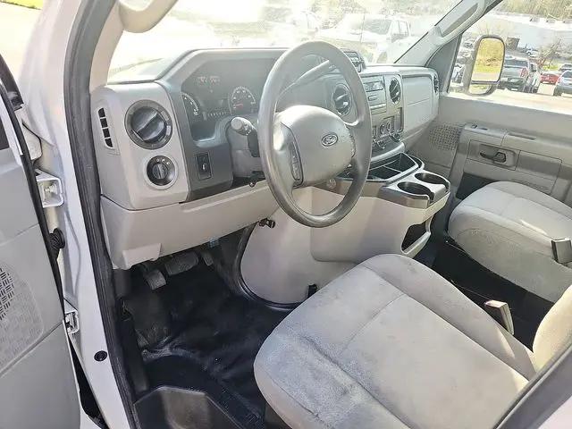 2015 Ford E-350 Cutaway E-350