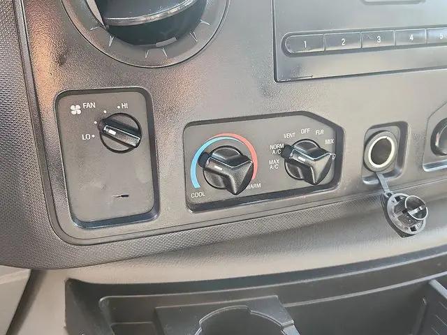 2015 Ford E-350 Cutaway E-350