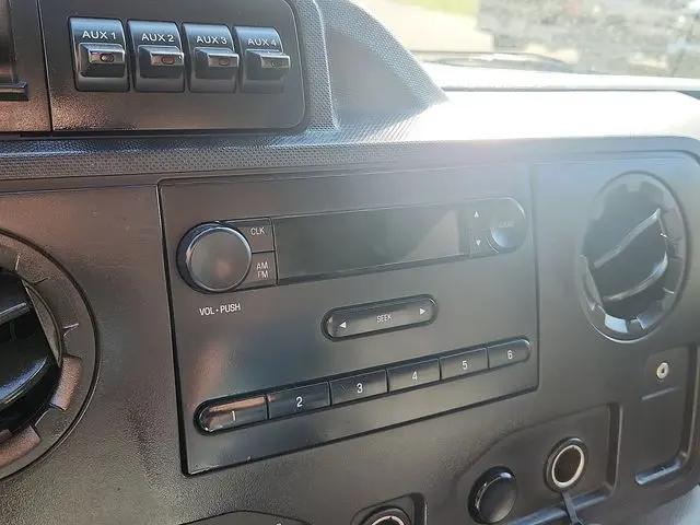 2015 Ford E-350 Cutaway E-350